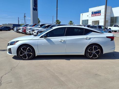 Used 2023 Nissan Altima 2.5 SR FWD image 5