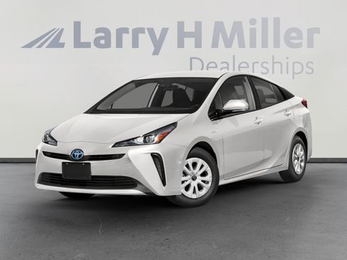 Used 2019 Toyota Prius LE image 1