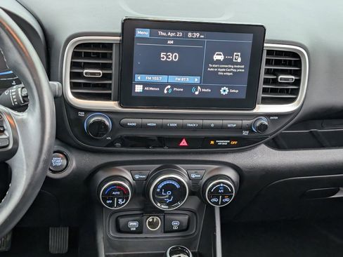 Used 2024 Hyundai Venue SEL FWD image 11