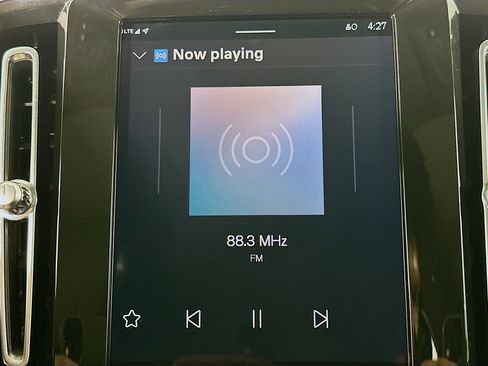 Used 2025 Volvo XC40 B5 Plus image 21