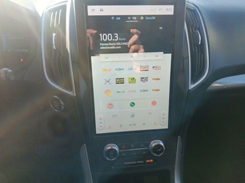 Used 2023 Ford Edge SEL image 16