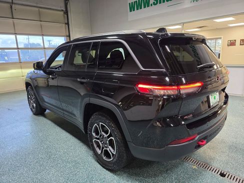 Used 2022 Jeep Grand Cherokee Trailhawk w/ Luxury Tech Group III AWD/4WD image 11