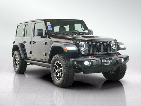 Used 2025 Jeep Wrangler Unlimited Rubicon w/ Convenience Group AWD/4WD image 7