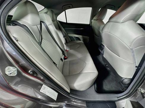 Used 2022 Toyota Camry SE FWD image 31