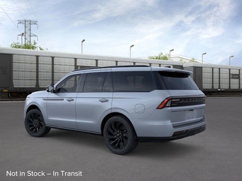New 2026 Lincoln Navigator Reserve image 4