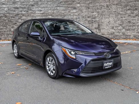 Certified 2023 Toyota Corolla LE image 2