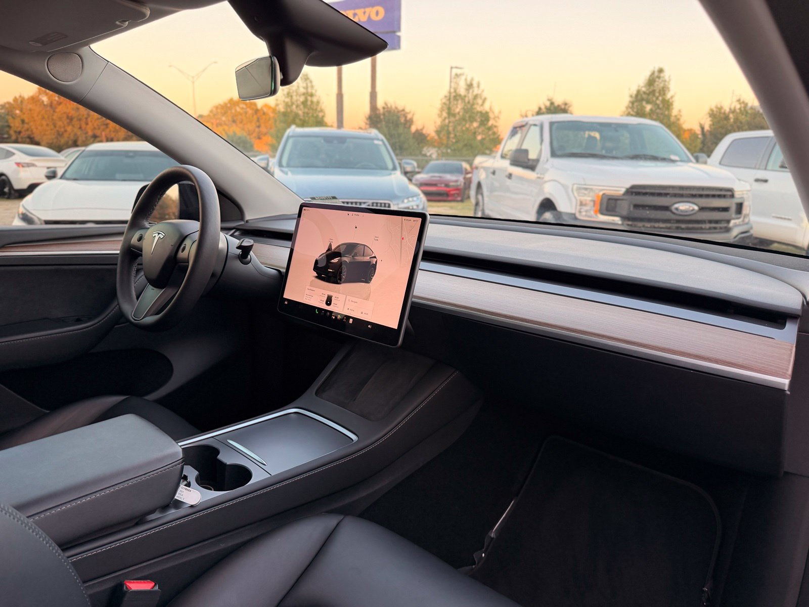 Used 2024 Tesla Model Y Long Range AWD/4WD image 24