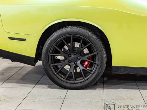 Used 2015 Dodge Challenger SRT image 12