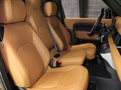 Used 2024 Land Rover Defender 90 S image 38