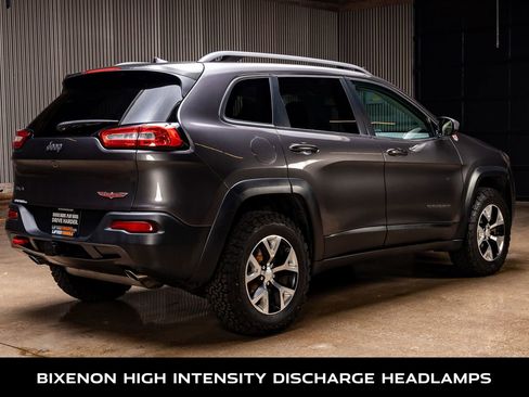 Used 2018 Jeep Cherokee Trailhawk w/ Comfort & Convenience Group image 9