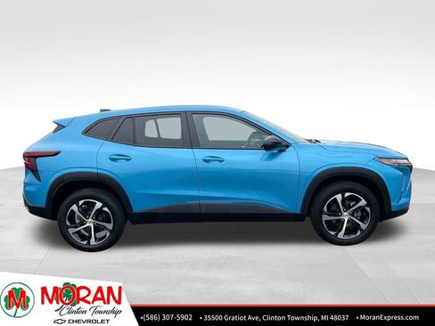 Certified 2025 Chevrolet Trax RS w/ Driver Confidence Package FWD image 7