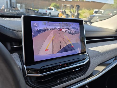 Certified 2022 Jeep Compass Latitude image 17