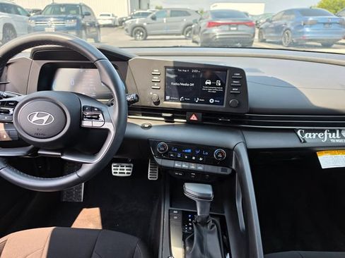 Certified 2025 Hyundai Elantra Sport FWD image 15