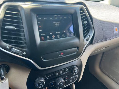 Used 2019 Jeep Cherokee Latitude w/ Popular Appearance Group AWD/4WD image 12