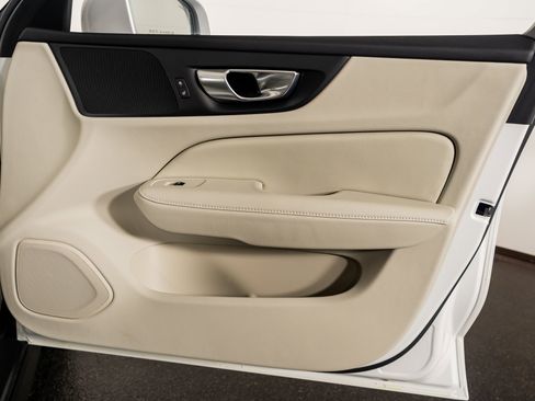 Used 2026 Volvo V60 B5 Cross Country Plus w/ Protection Package Premier image 46