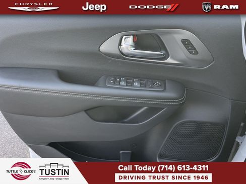 New 2026 Chrysler Pacifica Select FWD image 20