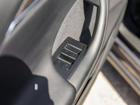 Used 2022 Tesla Model X AWD/4WD image 21