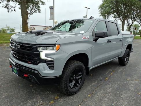 Used 2024 Chevrolet Silverado 1500 LT Trail Boss w/ Convenience Package II AWD/4WD image 3