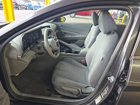 Used 2023 Hyundai Elantra SEL w/ Convenience Package FWD image 8