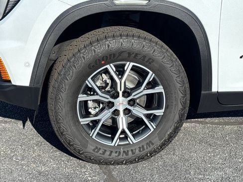 New 2026 GMC Acadia AT4 w/ Super Cruise Package AWD/4WD image 17