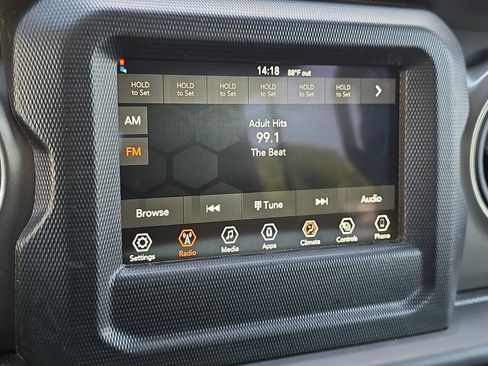 Used 2023 Jeep Gladiator Sport image 16