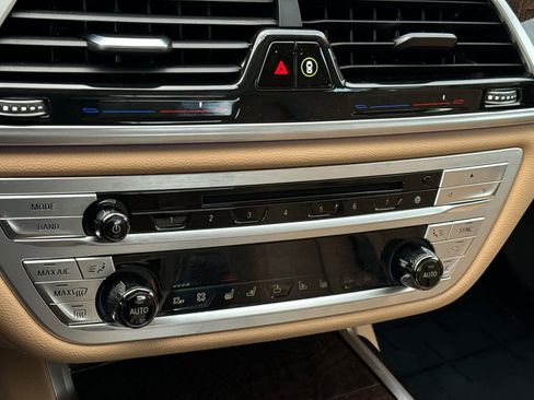 Used 2020 BMW 745e xDrive image 21