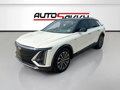 Used 2025 Cadillac Lyriq Sport RWD image 3