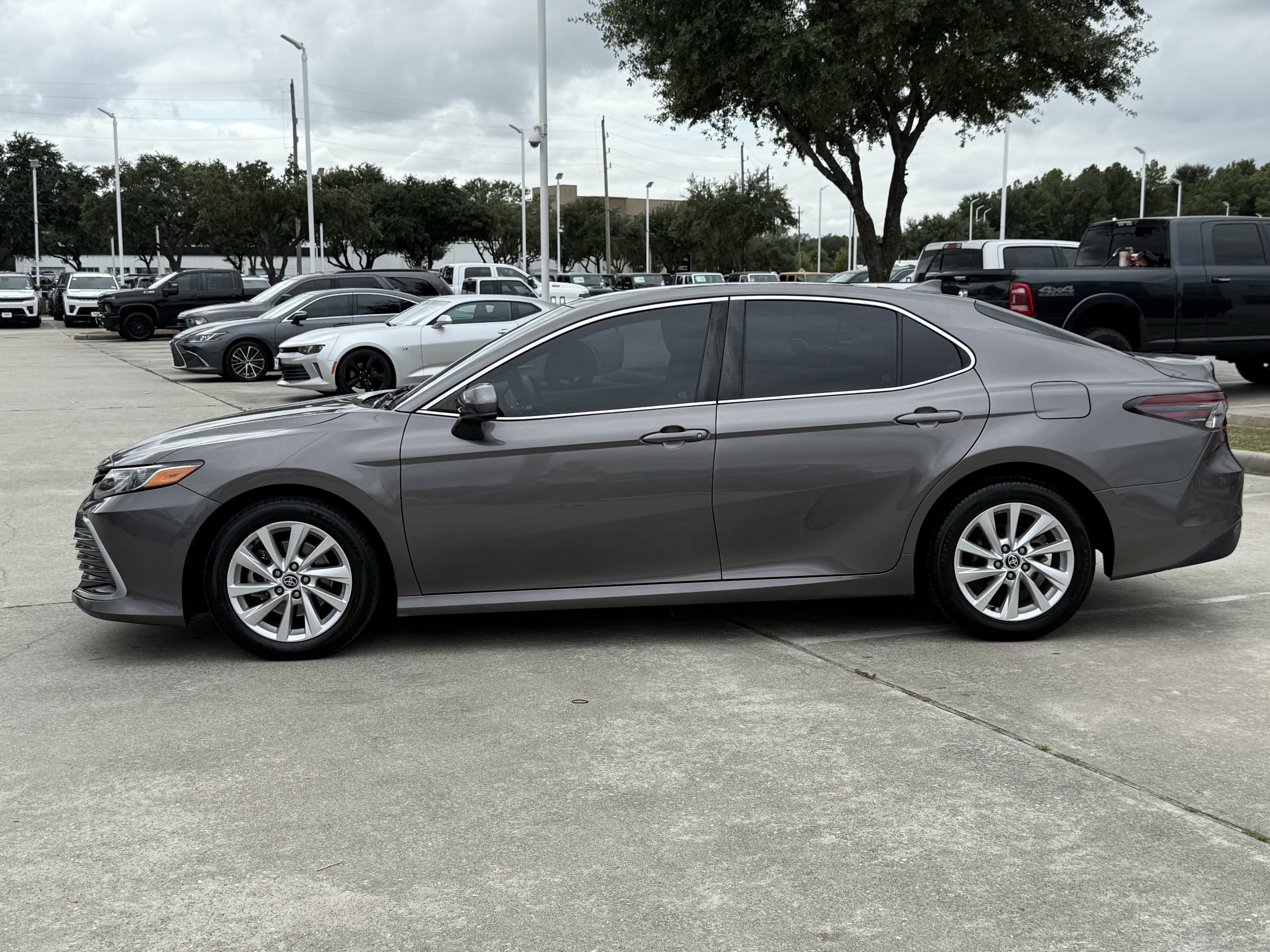 Used 2022 Toyota Camry LE FWD image 8
