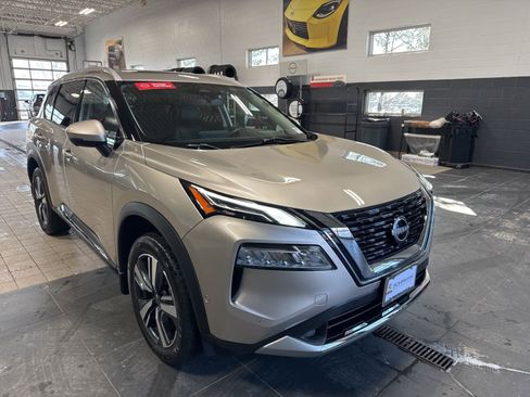 Certified 2023 Nissan Rogue Platinum image 17