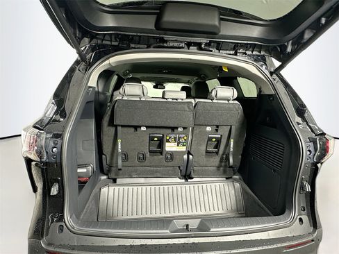 New 2026 Toyota Sienna XLE image 28