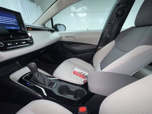 Certified 2022 Toyota Corolla LE image 5
