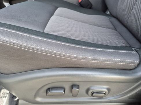 Used 2024 Nissan Titan SV w/ SV Convenience Package RWD image 17