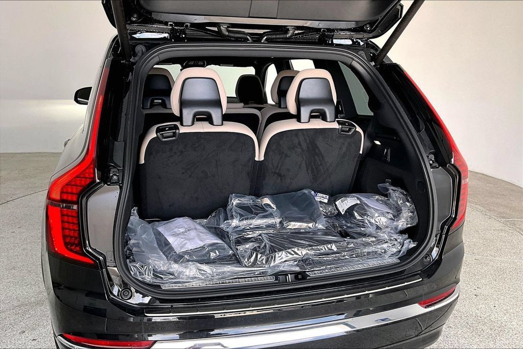 New 2026 Volvo XC90 T8 Core w/ Protection Package Premier AWD/4WD image 42