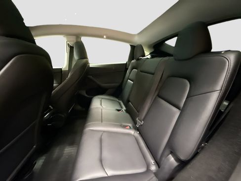 Used 2024 Tesla Model Y Long Range AWD/4WD image 25