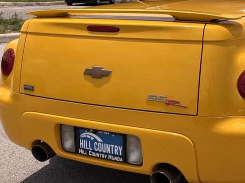 Used 2003 Chevrolet SSR w/ Preferred Equipment Group RWD image 13