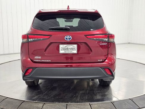 Used 2021 Toyota Highlander XLE image 37