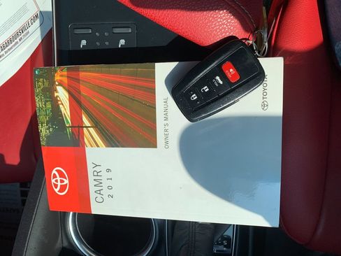 Used 2019 Toyota Camry XSE FWD image 9