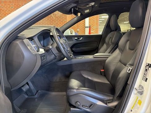 Used 2020 Volvo XC60 T6 Momentum w/ Protection Package image 12