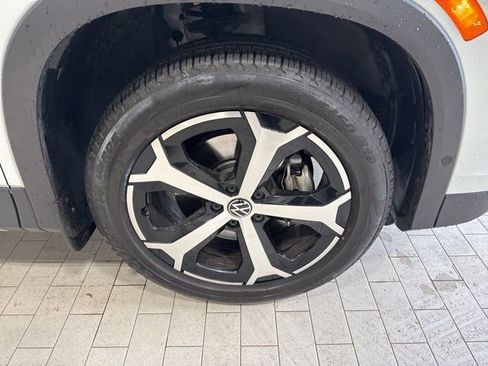 Certified 2025 Volkswagen Tiguan SE w/ Panoramic Sunroof Package image 31