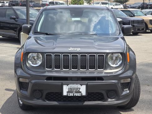 Used 2023 Jeep Renegade Latitude AWD/4WD image 10