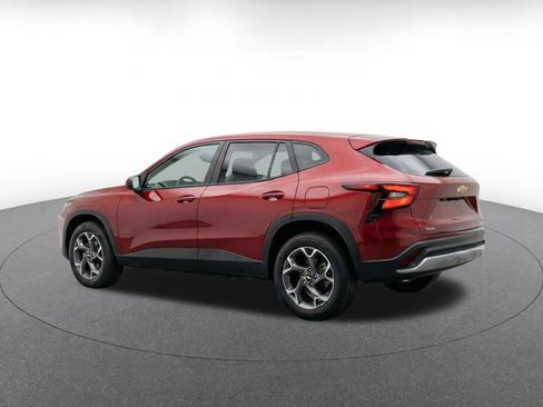 Used 2025 Chevrolet Trax LT w/ LT Convenience Package FWD image 6