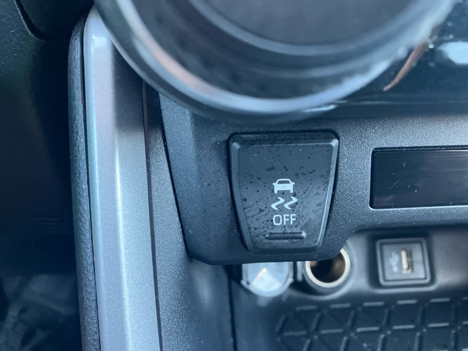 Certified 2025 Toyota RAV4 LE AWD/4WD image 24