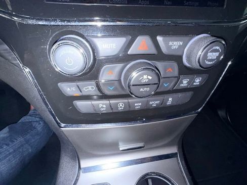 Used 2020 Jeep Grand Cherokee Altitude RWD image 25