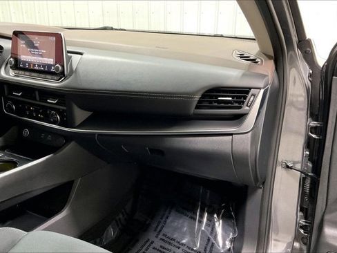 Used 2023 Nissan Rogue S image 16