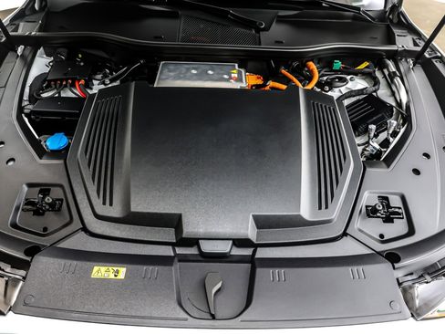 Used 2023 Audi e-tron Premium w/ Convenience Plus Package image 11