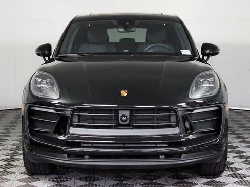 Certified 2026 Porsche Macan image 10