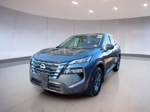 Used 2025 Nissan Rogue S image 2