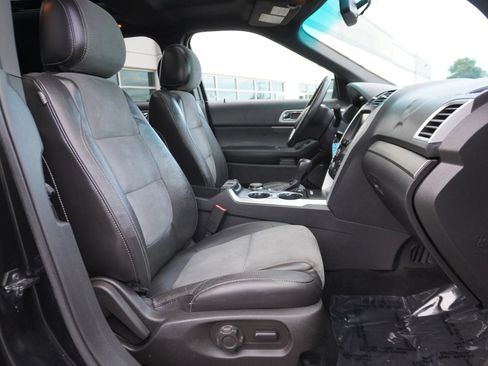 Used 2015 Ford Explorer XLT w/ Equipment Group 202B AWD/4WD image 20