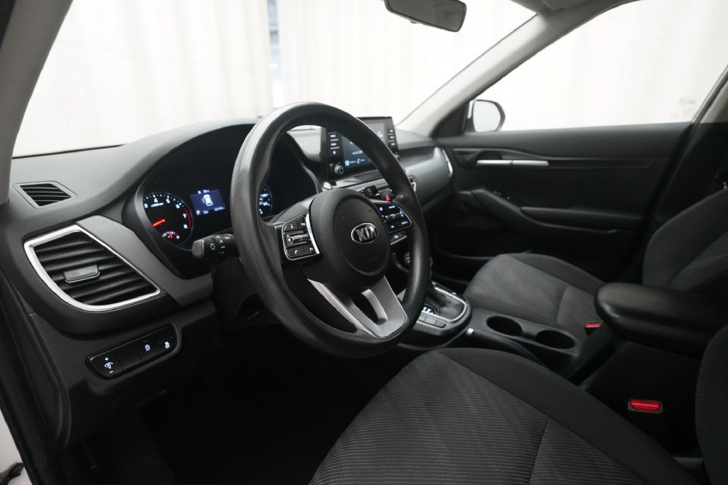 Used 2021 Kia Seltos LX AWD/4WD image 9
