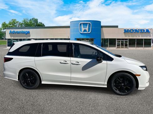 Certified 2023 Honda Odyssey Sport image 3
